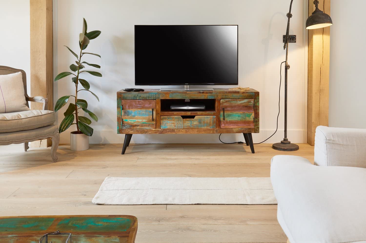 Baumhaus-Coastal-Chic-Widescreen-TV-Cabinet-Reclaimed-Wood-Iron-Legs-B0764H5BZX.jpg
