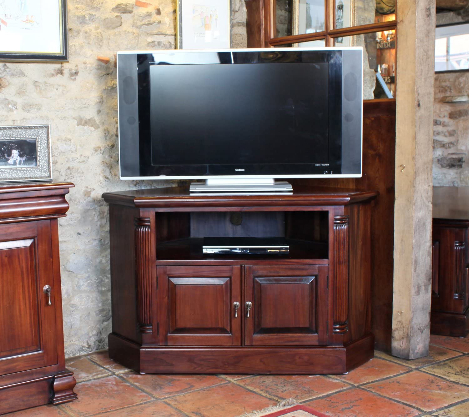 Baumhaus-La-Roque-Corner-Television-Cabinet-B004PQI1H4.jpg