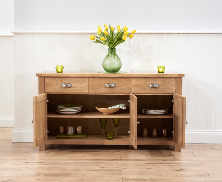 Sandringham-Oak-Large-Sideboard-PT42074-Open-2.jpg